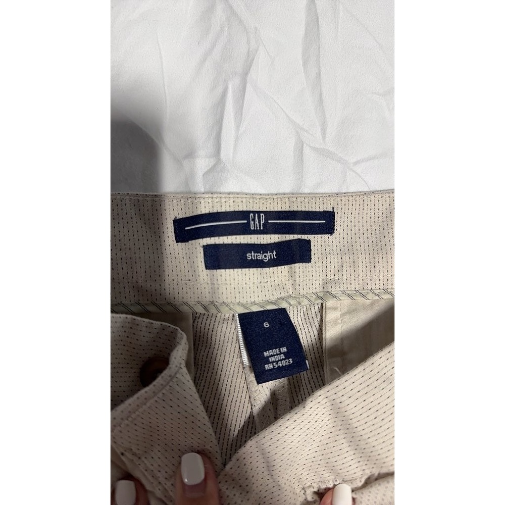 GAP Womens Straight Fit Pinstripe Shorts Light Beige Casual Size 6